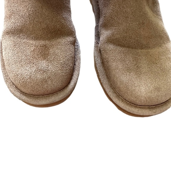 BearPaw Tan Suede Calf Boots with Sherpa Lining - Picture 5 of 10